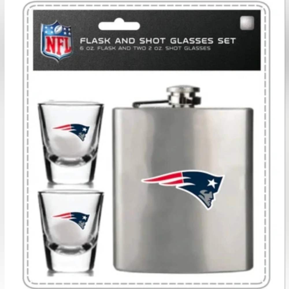 New England Patriots Flask and Shot Glass Set